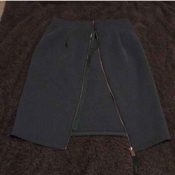 Catherine Malandrino • Bodycon style skirt - Picture 3 of 5